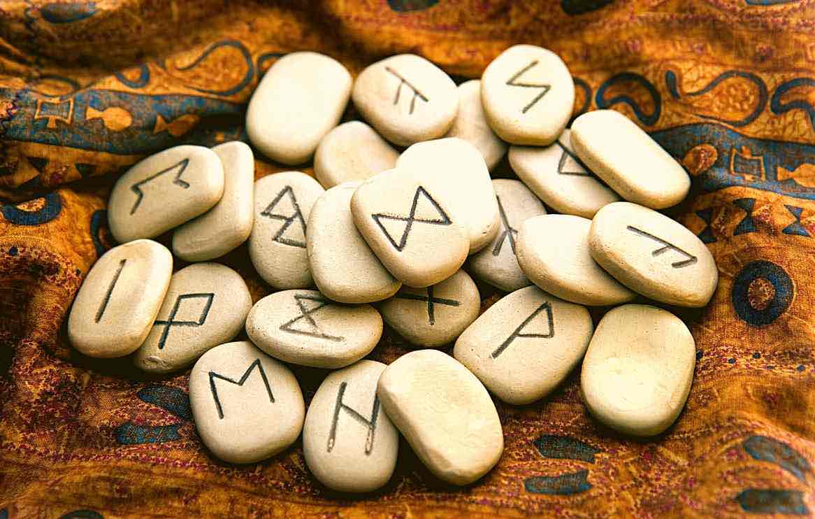 Conoce el gran poder adivinatorio de las runas