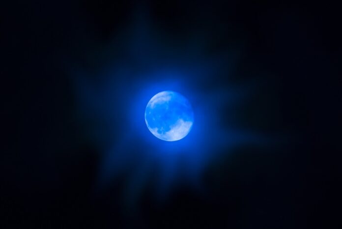 Luna azul: te muestro la mejor manera para aprovechar su poder