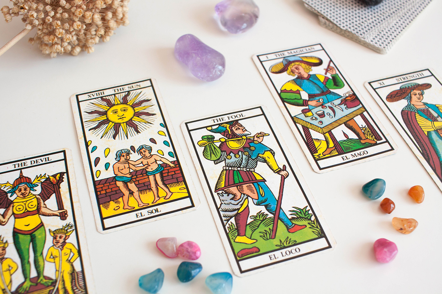 tarot_fotos_post-3 Recarga y magnetiza las propiedades de tus cartas del tarot con las de tus piedras