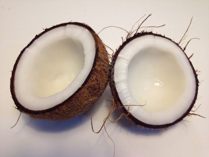 Realiza este increíble ritual con coco y atrae la abundancia material a tu vida