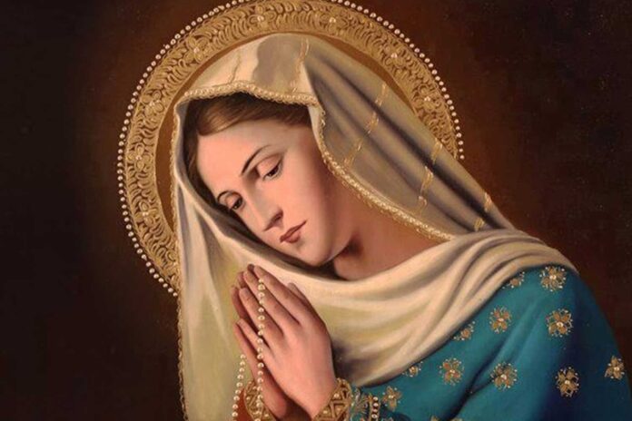 Realiza esta poderosa oración y conecta espiritualmente con la Virgen María