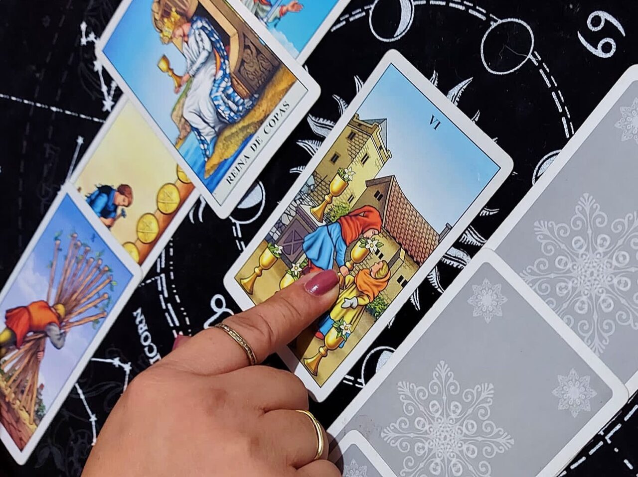 Gitana Perla te cuenta la historia de tarot y sus principales tipos